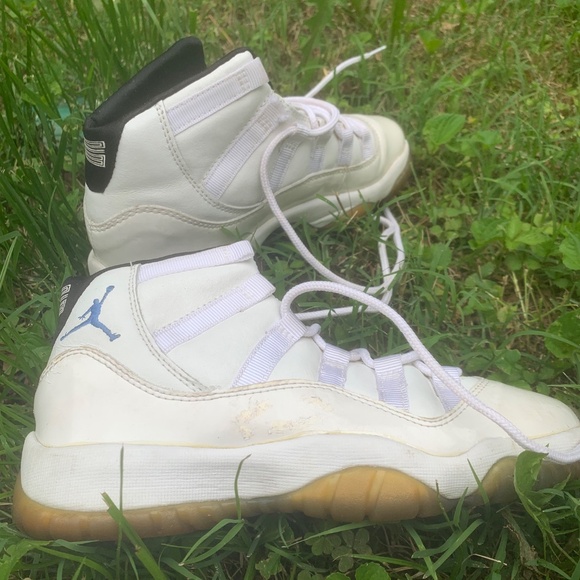 Air Jordan 11 2000 main image 11